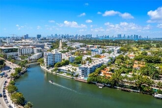 Building Photo - 2555 Collins Ave