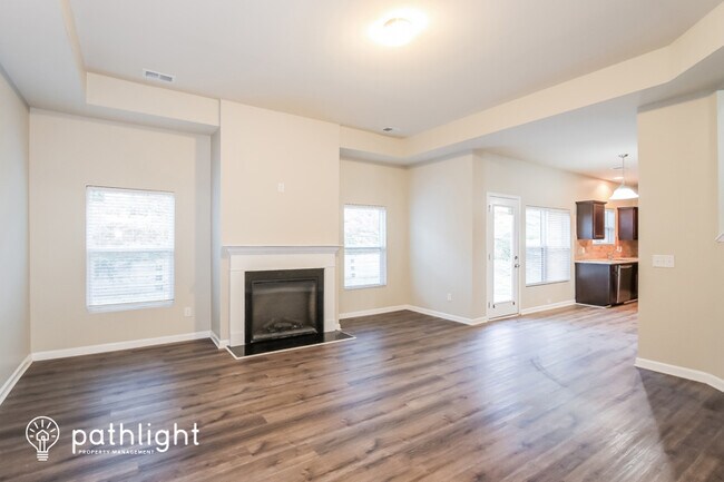 Building Photo - 5032 Vine Lane