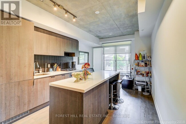 Building Photo - 109 Ossington Ave