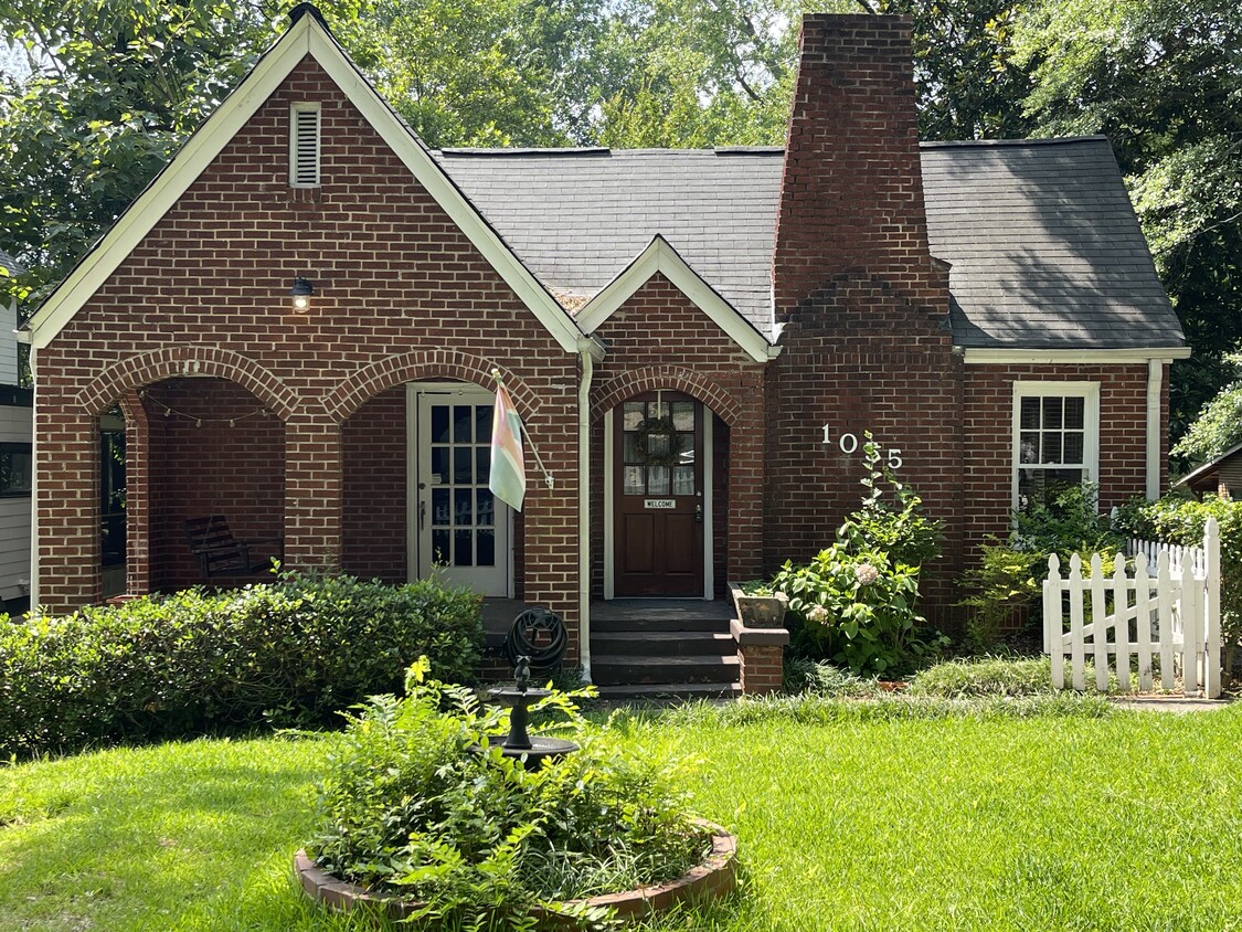 Primary Photo - 1055 Woodland Ave SE