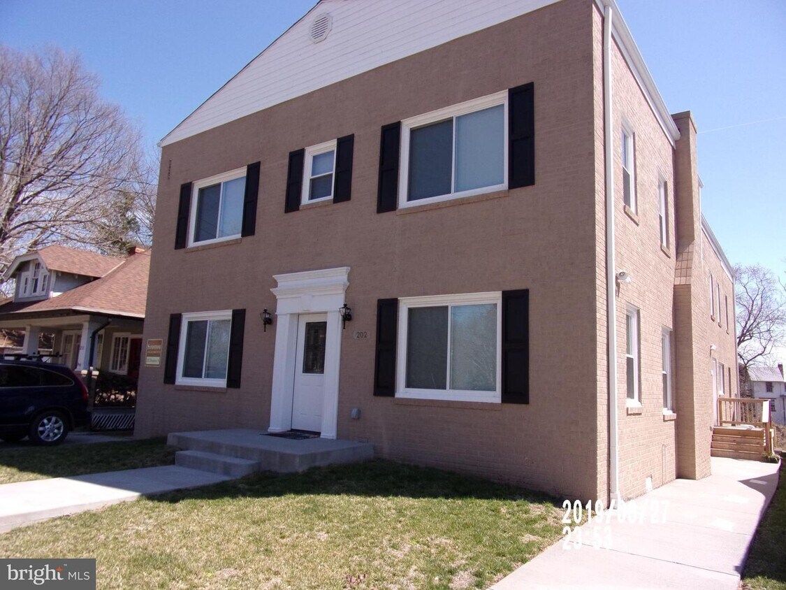 202 Broadway St, Quantico, VA 22134 Condo for Rent in Quantico, VA
