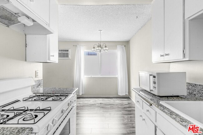 Foto del edificio - 1811 Parnell Ave