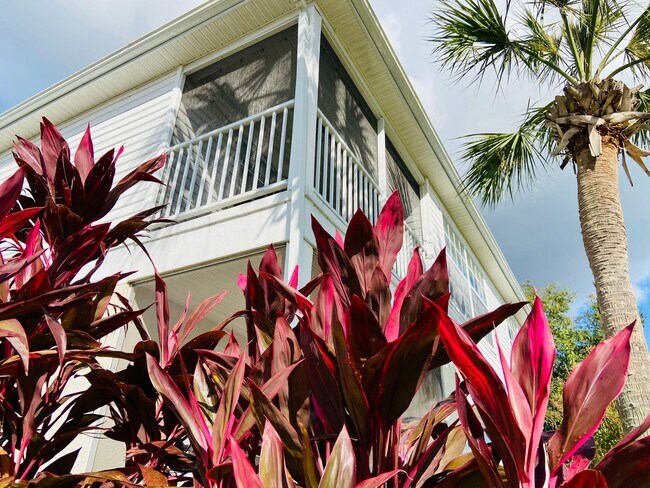 Building Photo - Second Floor 2 Bedroom, 2 Bath in Orlando ...