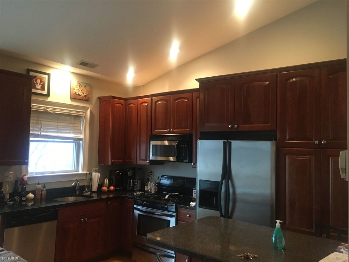 Foto principal - 515 E 8th St