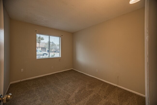 Building Photo - 13109 Camino Del Norte NE