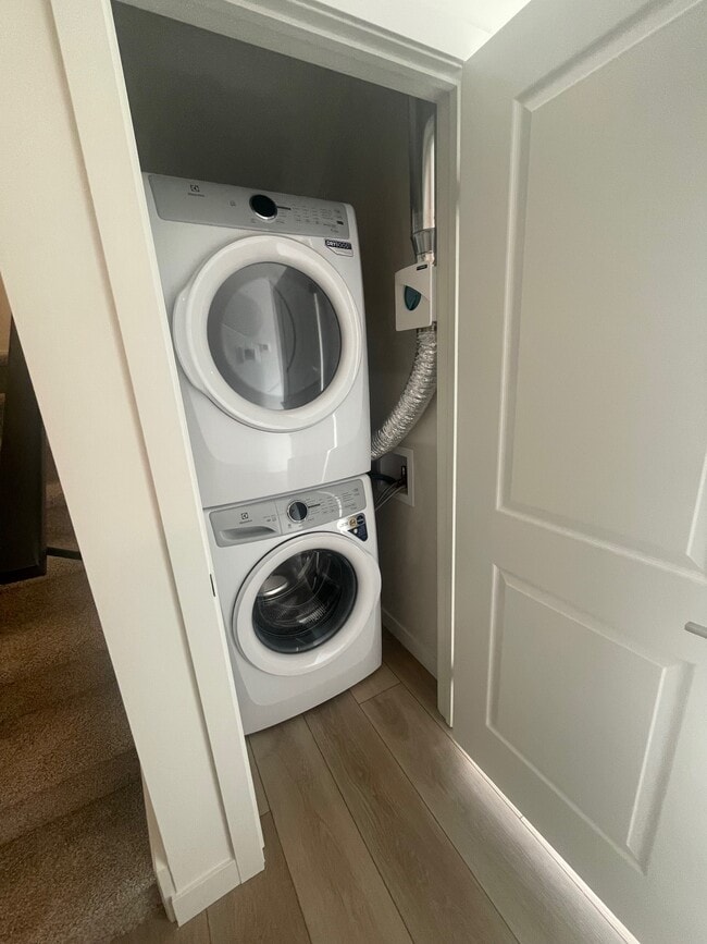 Building Photo - 824 Woolwich St