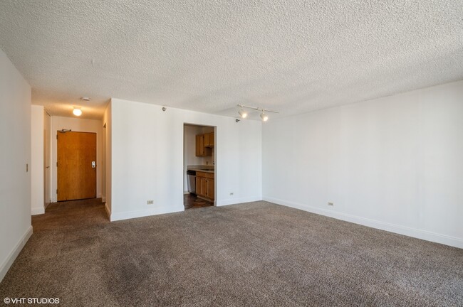 Building Photo - 200 N Dearborn St