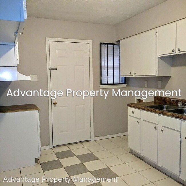 Foto del edificio - 2 br, 1 bath House - 3614 Overton Crossing...