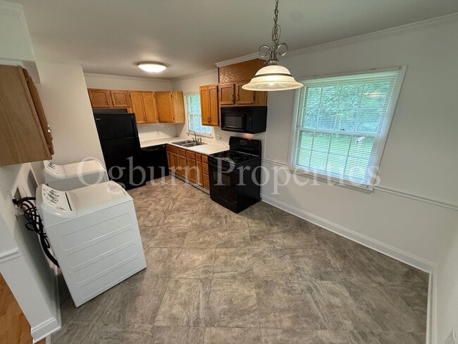 Building Photo - 4136 Sunflower-3BR/2BA-HOME!!!