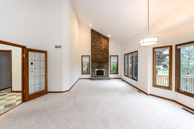 Building Photo - 1261 Laurel View Dr