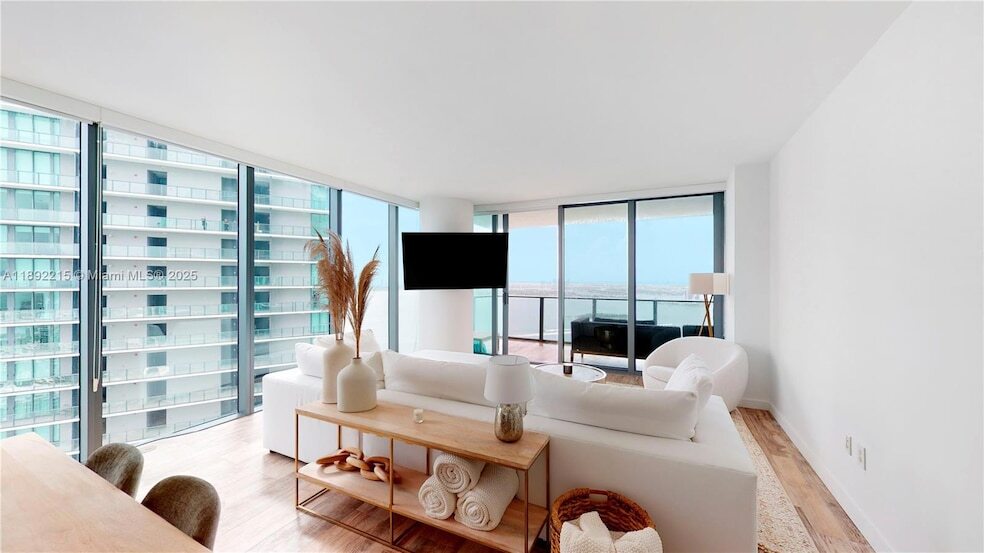 Foto principal - 650 NE 32nd St