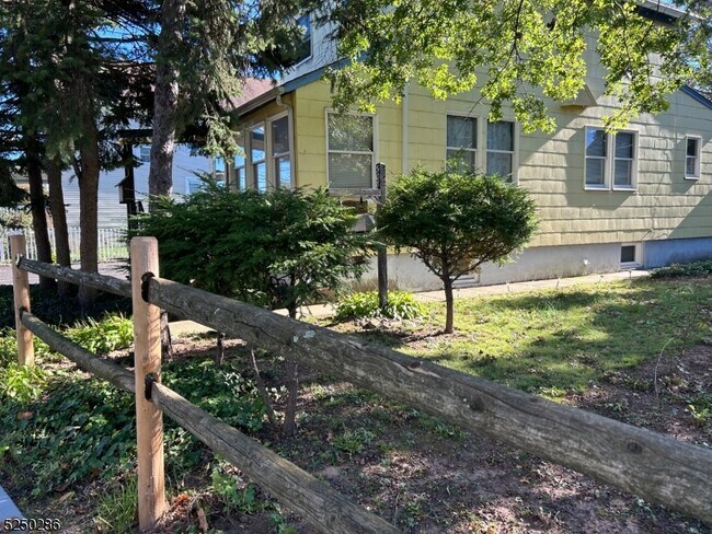 Foto del edificio - 308 Clinton St