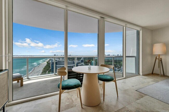 Foto del edificio - 6365 Collins Ave