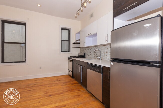 Foto del edificio - 732 St Marks Ave