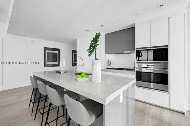 Foto del edificio - 788 NE 23rd St