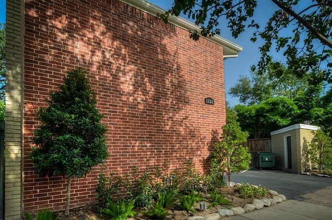Building Photo - 1222 Heights Blvd
