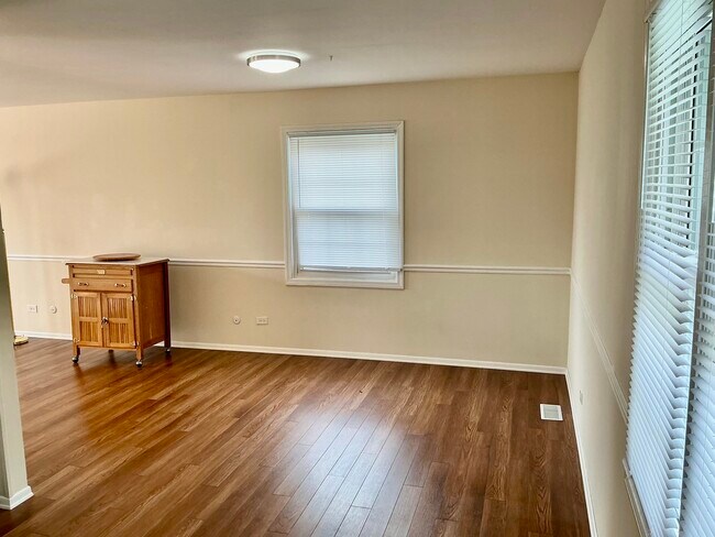 Foto del edificio - 840 Heather Ln