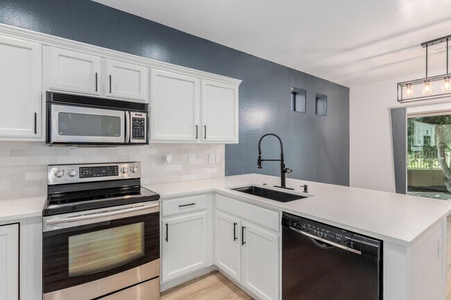 Foto del edificio - 7601 E Roosevelt St