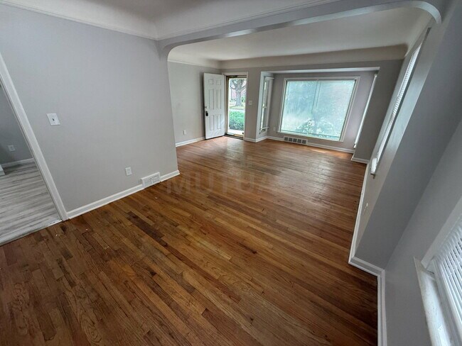 Foto del edificio - 10005 Grayfield Ave