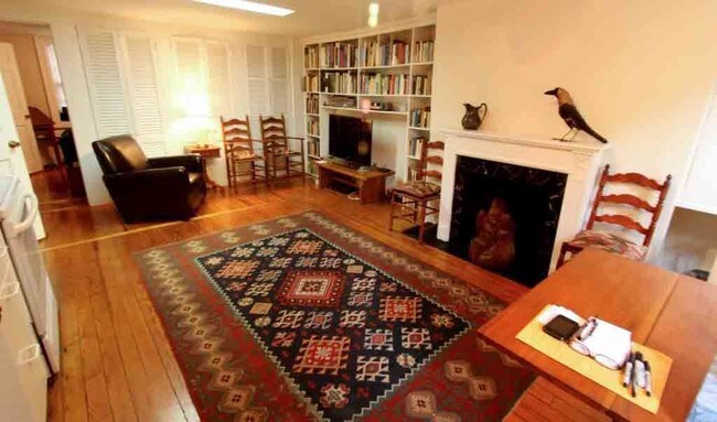 Building Photo - 16 Commerce St