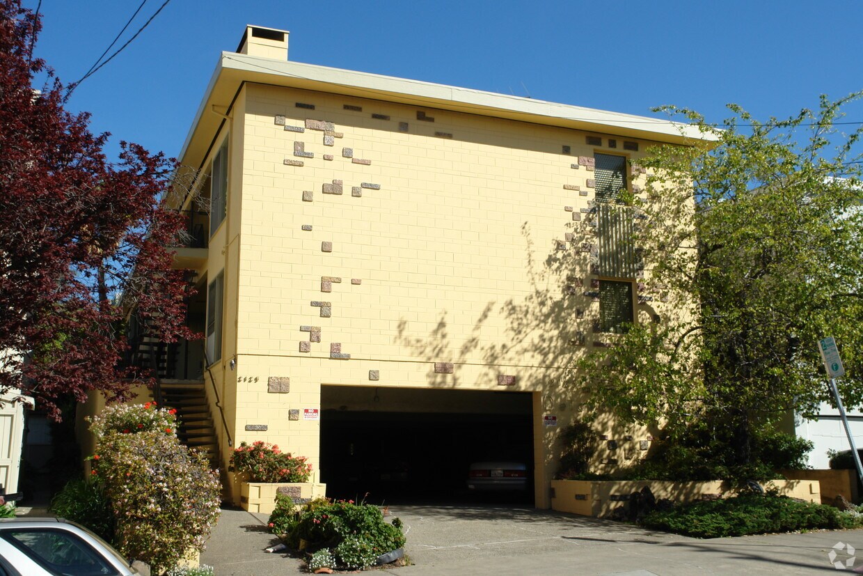 Primary Photo - 2125 Delaware St