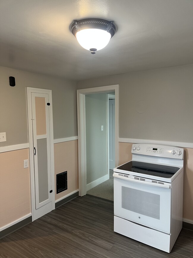 Building Photo - 1625 Walnut Ave