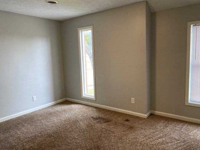 Building Photo - 289 Greenfield Dr