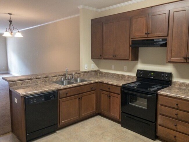 Building Photo - Town Home For Rent In Tuscaloosa, AL! COMING SOON!