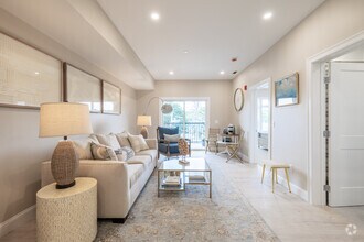 1BR, 1BA - 715F - Living Room - Natick Corner