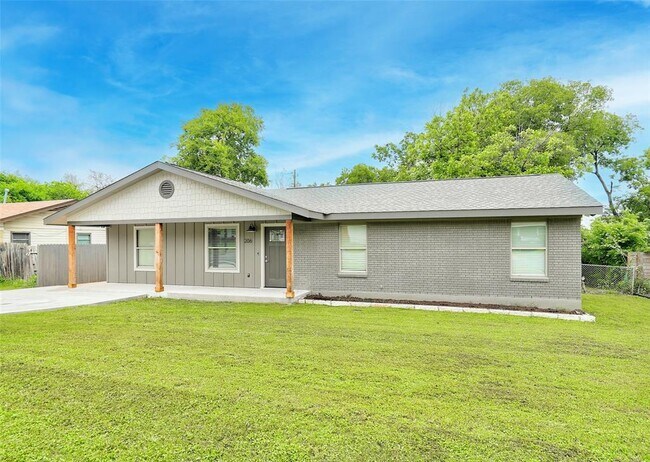 Building Photo - 206 E Powell Ln