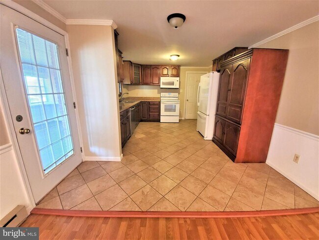 Building Photo - 206 Della Ln