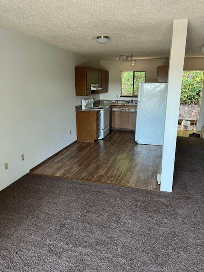 Foto del edificio - 648 SE Dobson Ct
