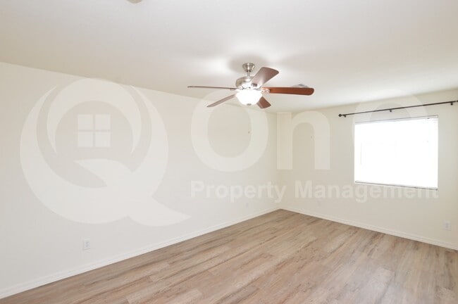 Photo - 3225 E Earll Dr House