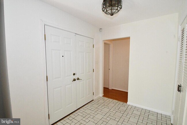 Building Photo - 15916 Marlington Dr