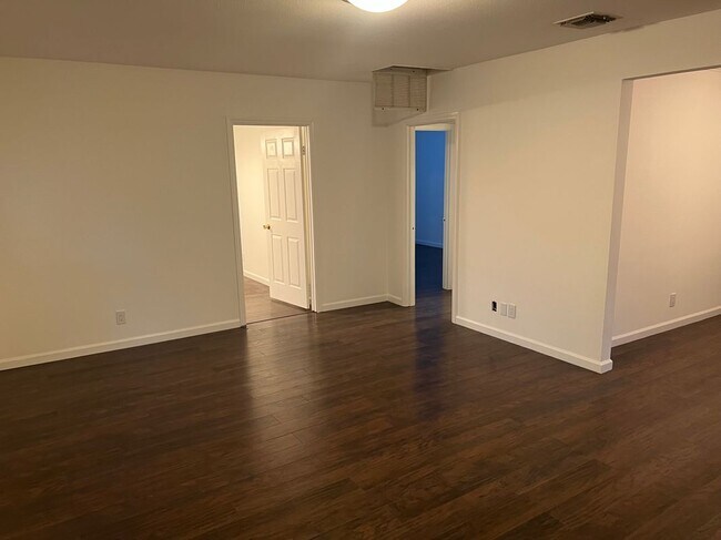 Foto del edificio - 17164 Kingsbury St
