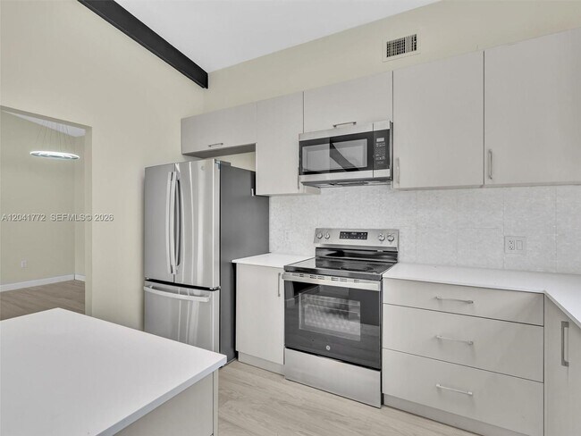 Foto del edificio - 8813 Paradise Ct