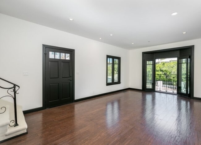Building Photo - 1307 S Beverly Glen Blvd