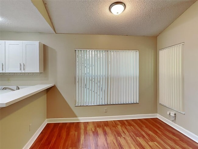 Building Photo - 8931 Lake Park Cir N