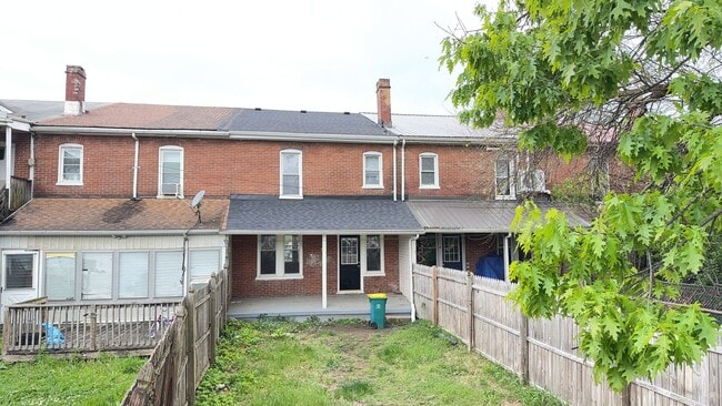 Building Photo - 410 Wolf Ave