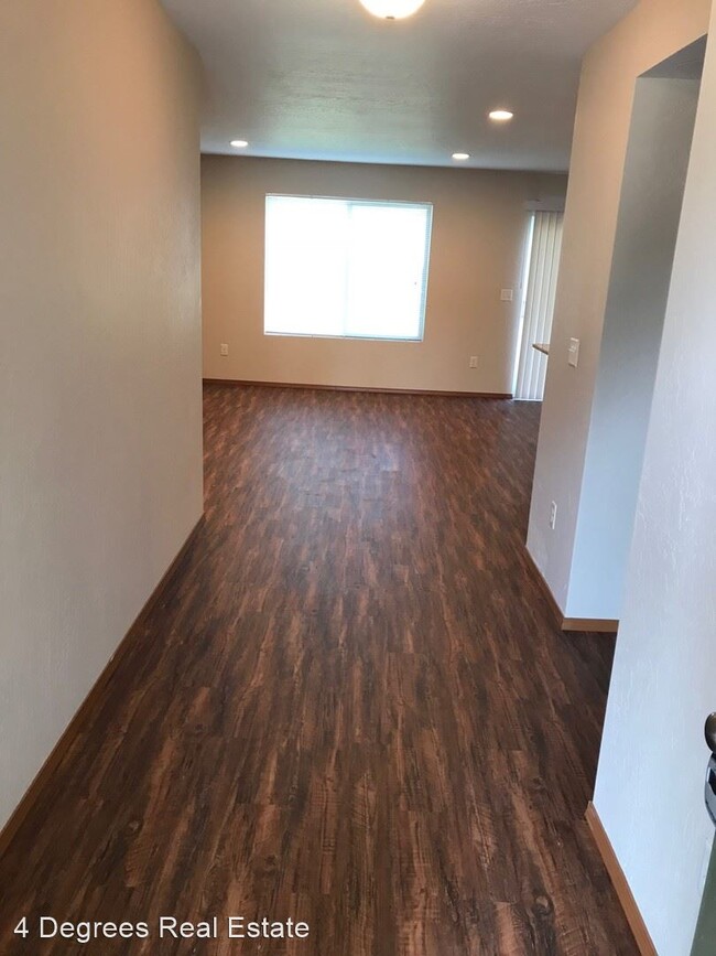 Building Photo - 4 br, 2.5 bath House - 7905 E Grace Avenue