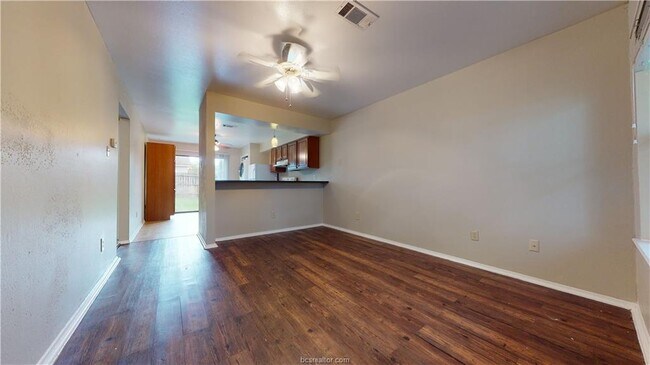 Foto del edificio - 307 Manuel Dr