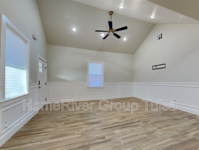 Foto del edificio - 1305 S Carson Ave