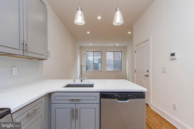 Foto del edificio - 976 N Marshall St