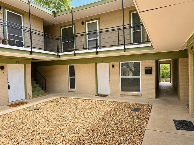 Foto del edificio - 2021 Bluebonnet Ln