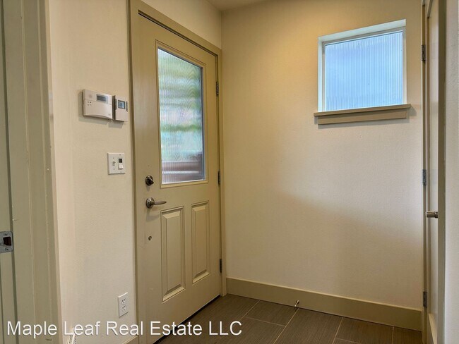 Building Photo - 3 br, 2.5 bath House - 428 N 130th St