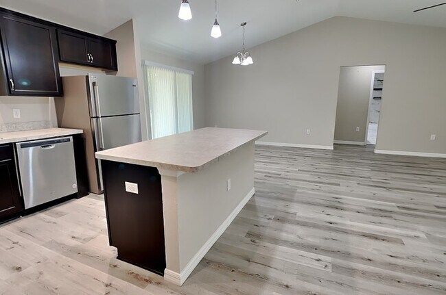 Building Photo - 10051 N Athenia Dr