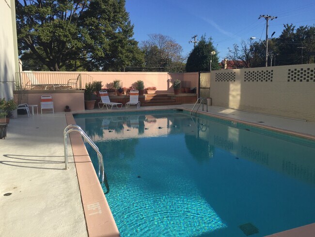 Building Photo - 1271-303