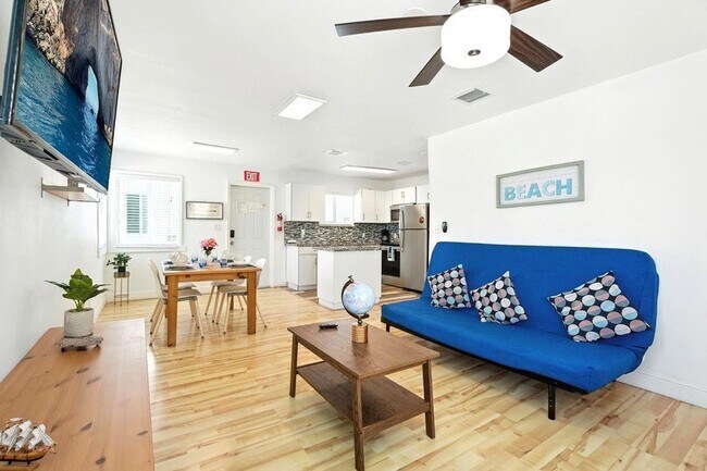 Building Photo - 343 Van Buren St