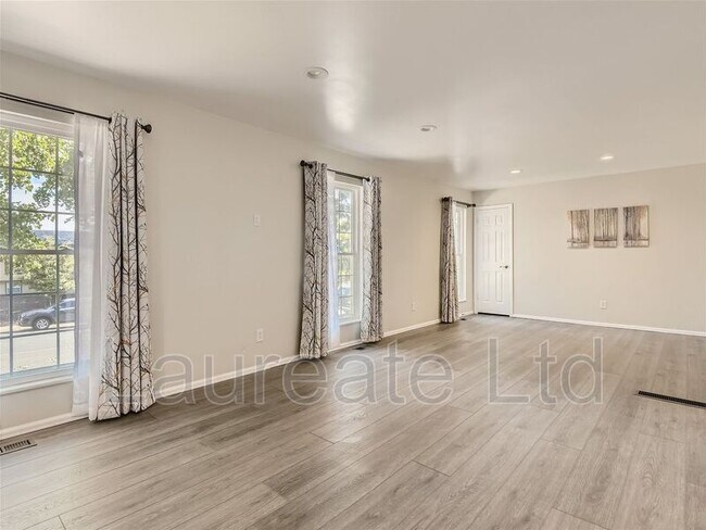 Building Photo - 2127 S Ivory St