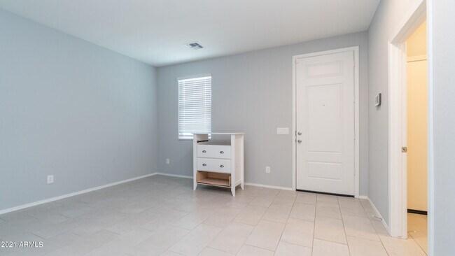 Building Photo - 11622 W Ventura St